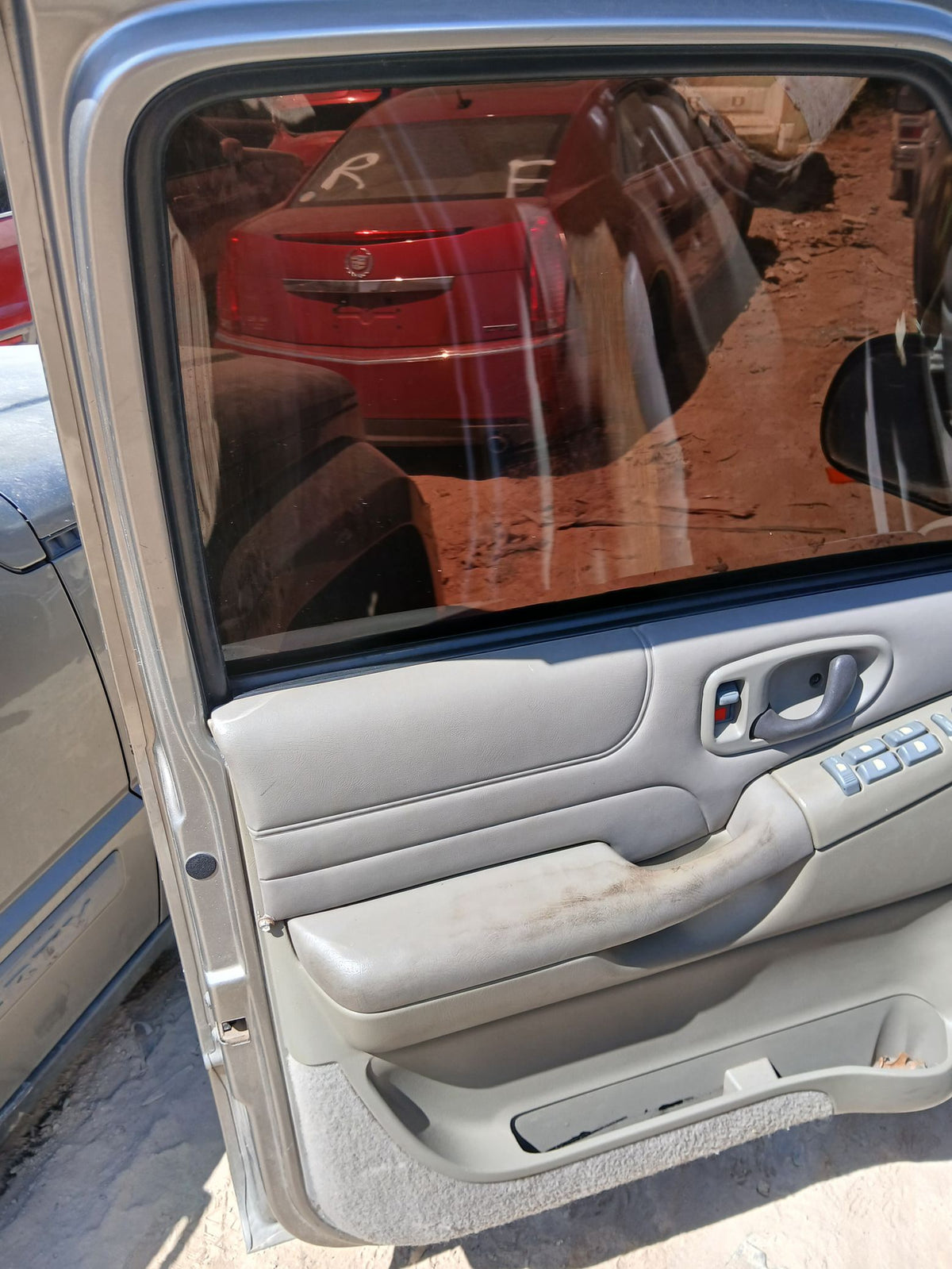 Fuse Box Interior 1995 - 2005 Chevrolet Blazer