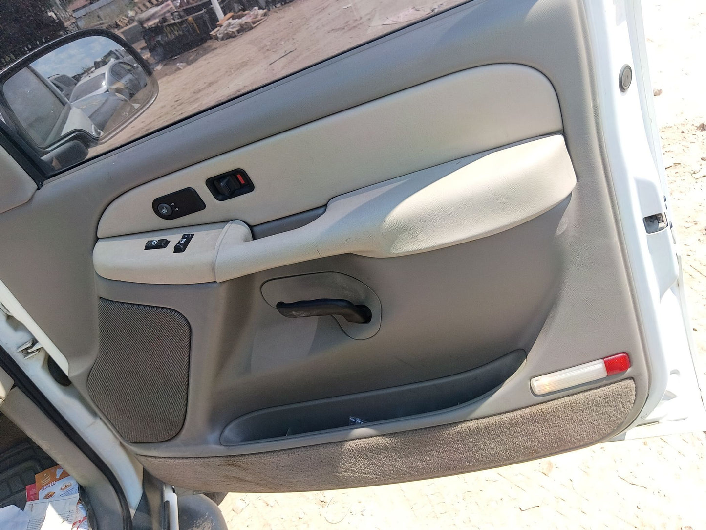 Quarter Window Glass Passenger Side 2000 - 2006 Chevrolet Suburban