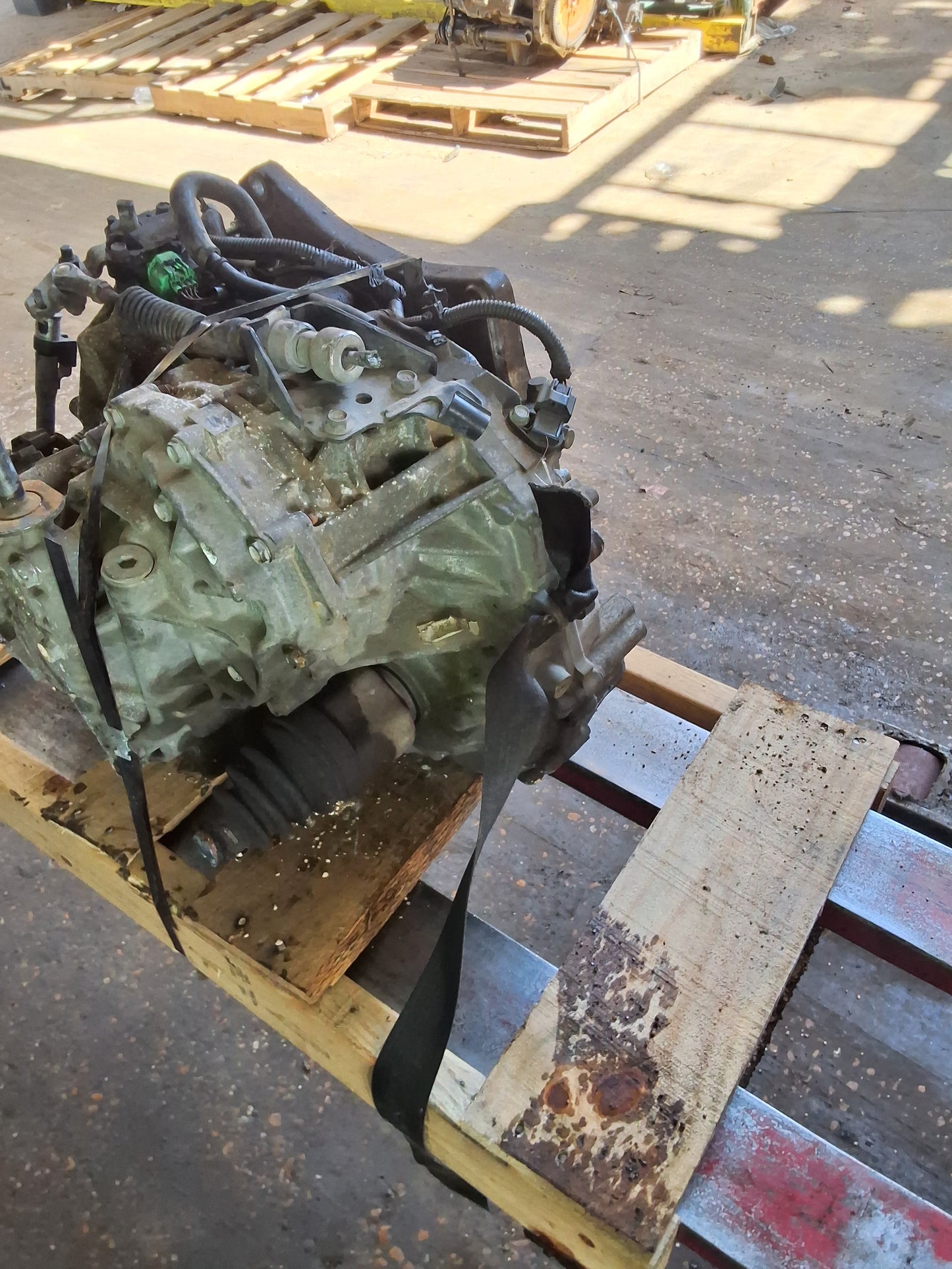 2008-2012 Nissan Versa - Transmission -#M19104