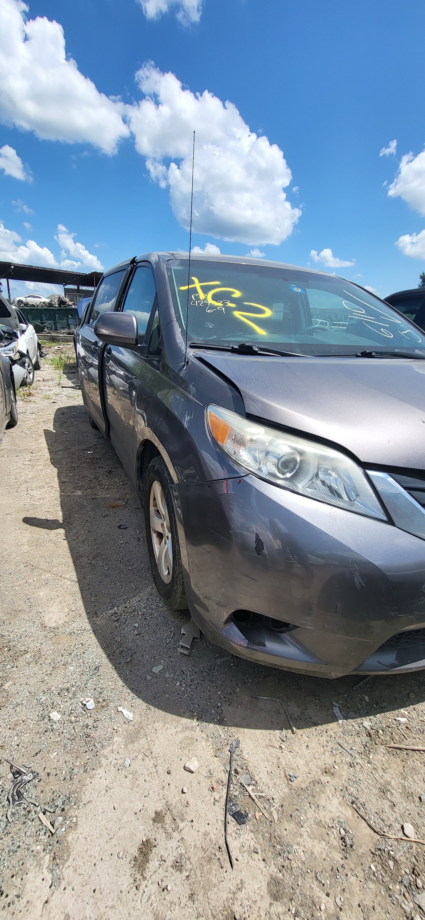 2/2 2011 - 2014 Toyota Sienna Model | All Parts G - Z | SKU #: M17312 XC-2
