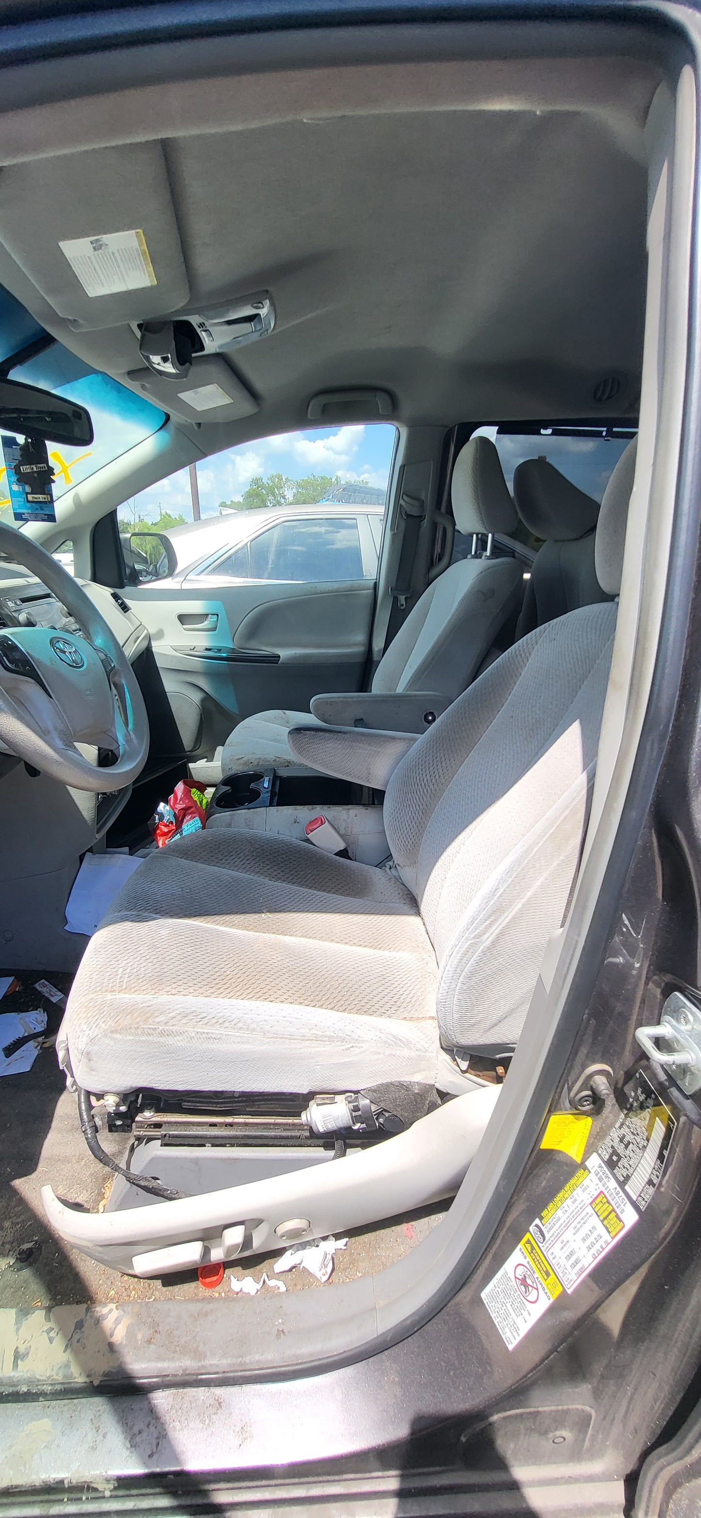 2/2 2011 - 2014 Toyota Sienna Model | All Parts G - Z | SKU #: M17312 XC-2