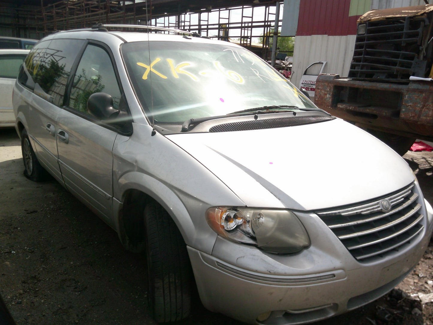2/2 2001-2007 Chrysler Town & Country | All Parts G - Z | SKU #: M17476 XK-6