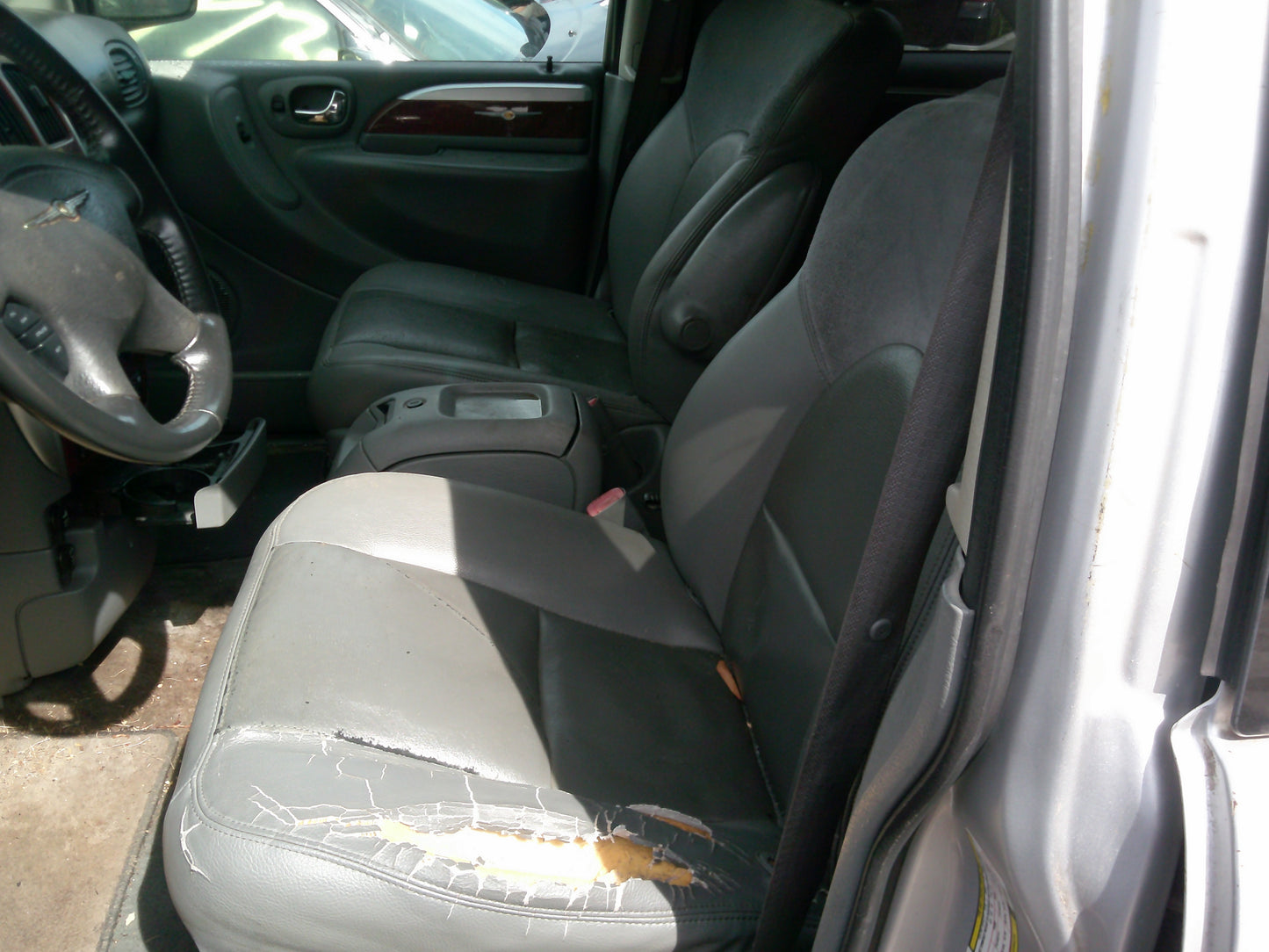 2/2 2001-2007 Chrysler Town & Country | All Parts G - Z | SKU #: M17476 XK-6