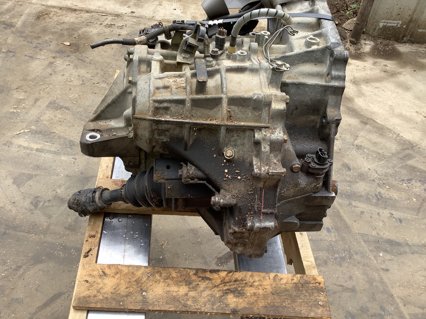 2002-2005 TOYOTA CAMRY- AUTOMATIC TRANSMISSION -#M18577