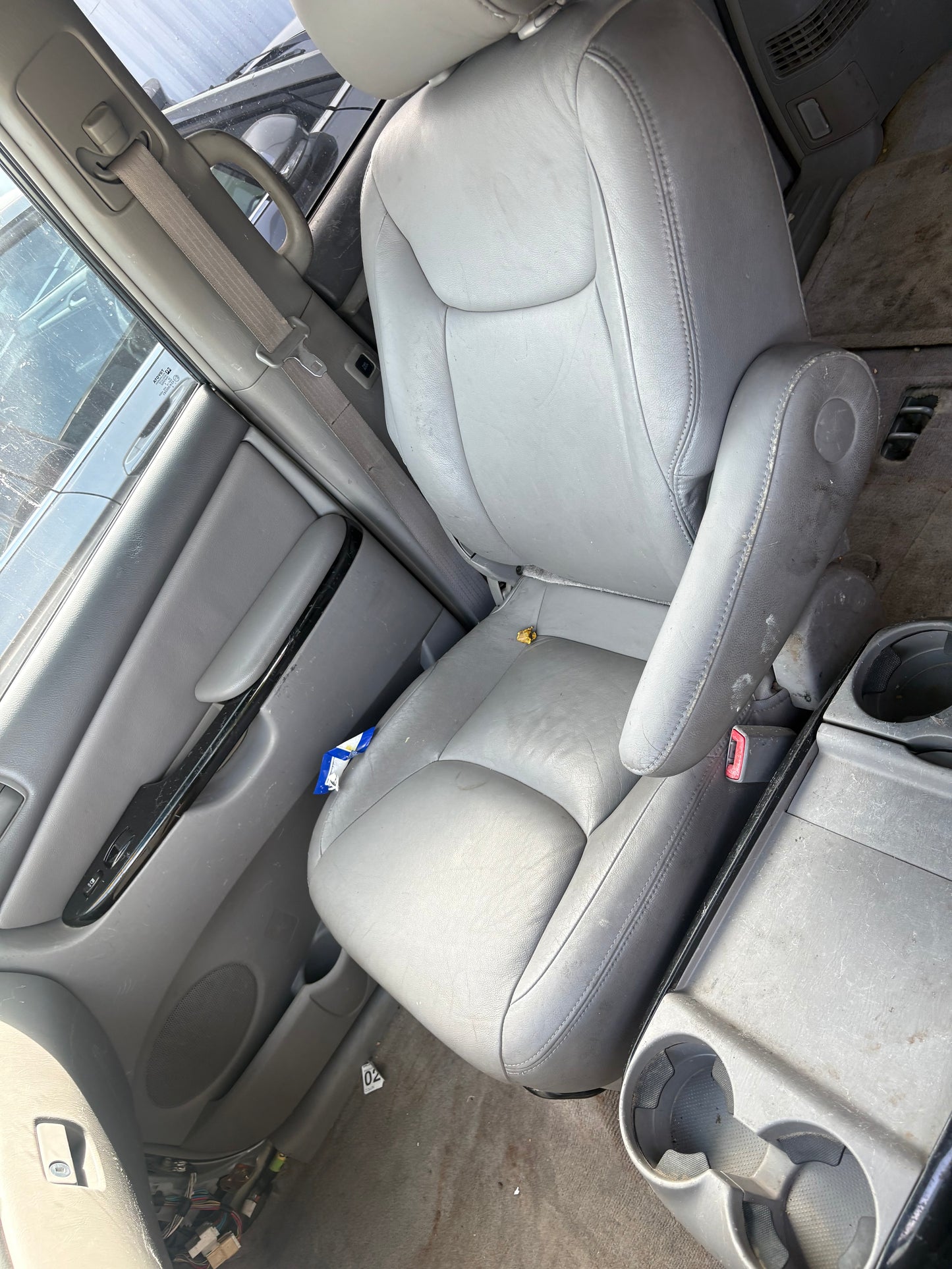 2004-2010 TOYOTA SIENNA - PARTING OUT-MF-11 - Stock #M19301