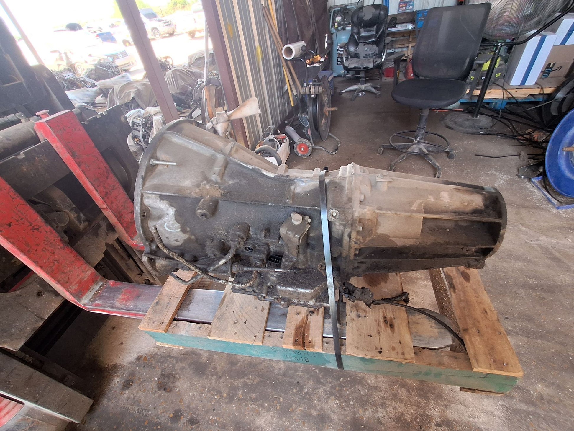 2004 Dodge Durango AT, 4x2, 3.7L 8th digit) Transmission main image