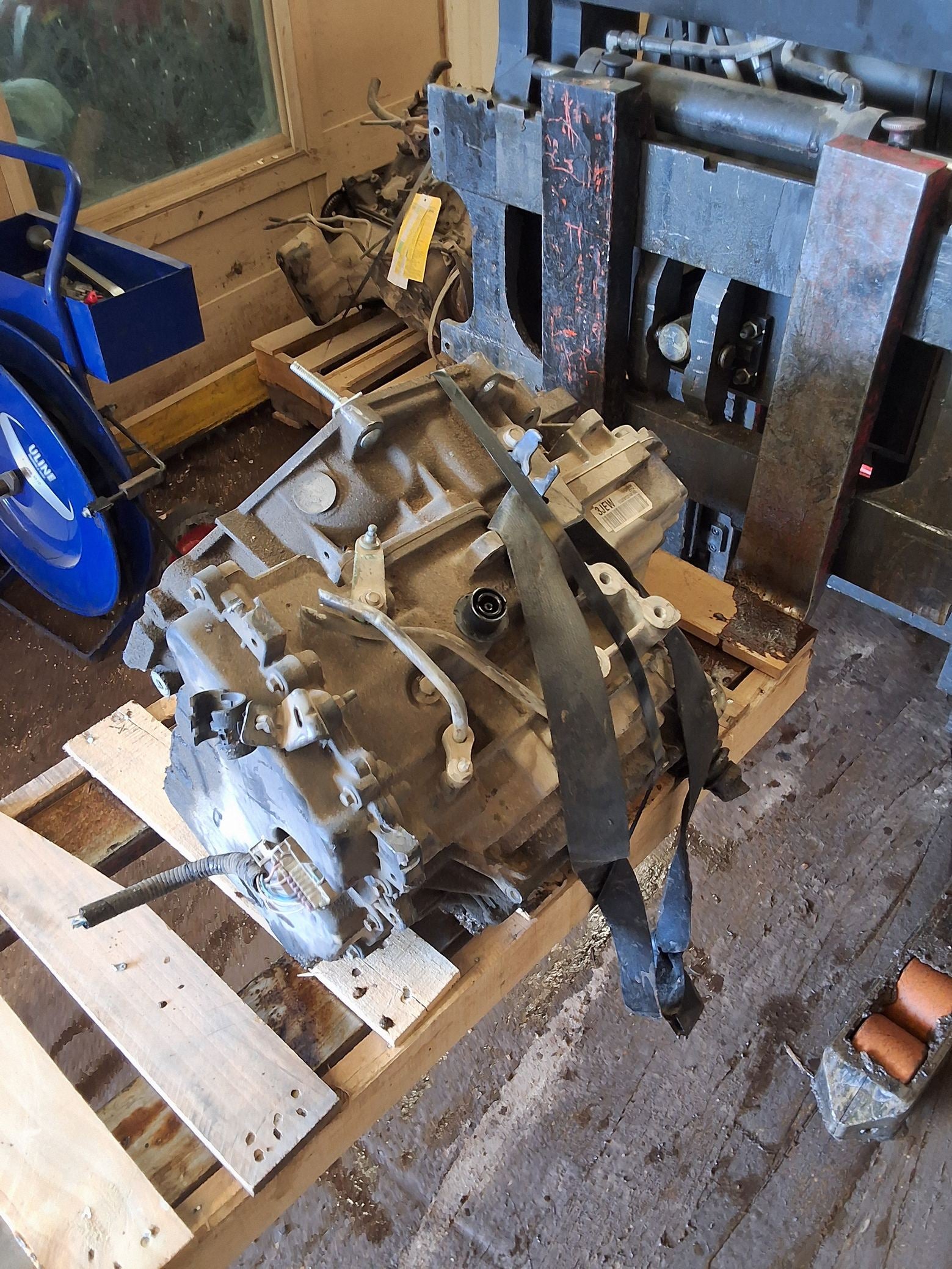 2013 Buick Verano AT, 2.4L (opt MH8) opt LEA) Transmission main image