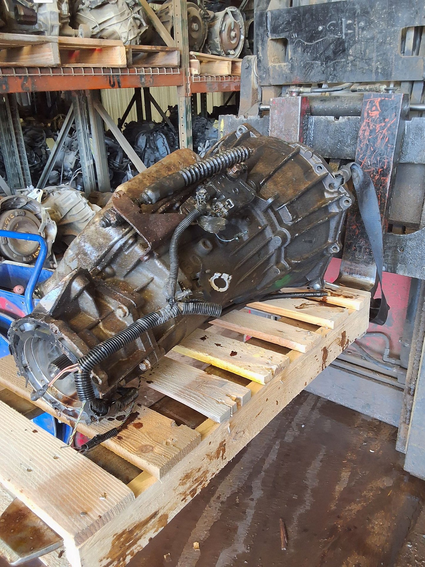 2002-2006 Cadillac Escalade 4-speed Automatic AWD Transmission main image