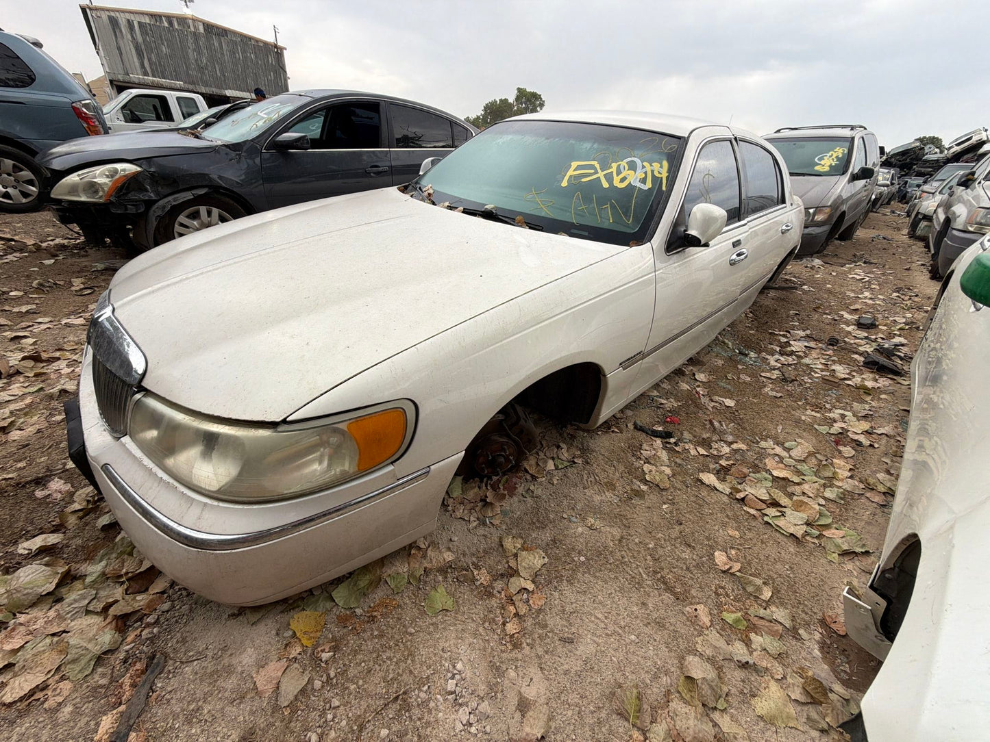 Seat Belt Buckle Front Driver Side 1998 - 2011 Lincoln Town Car main image