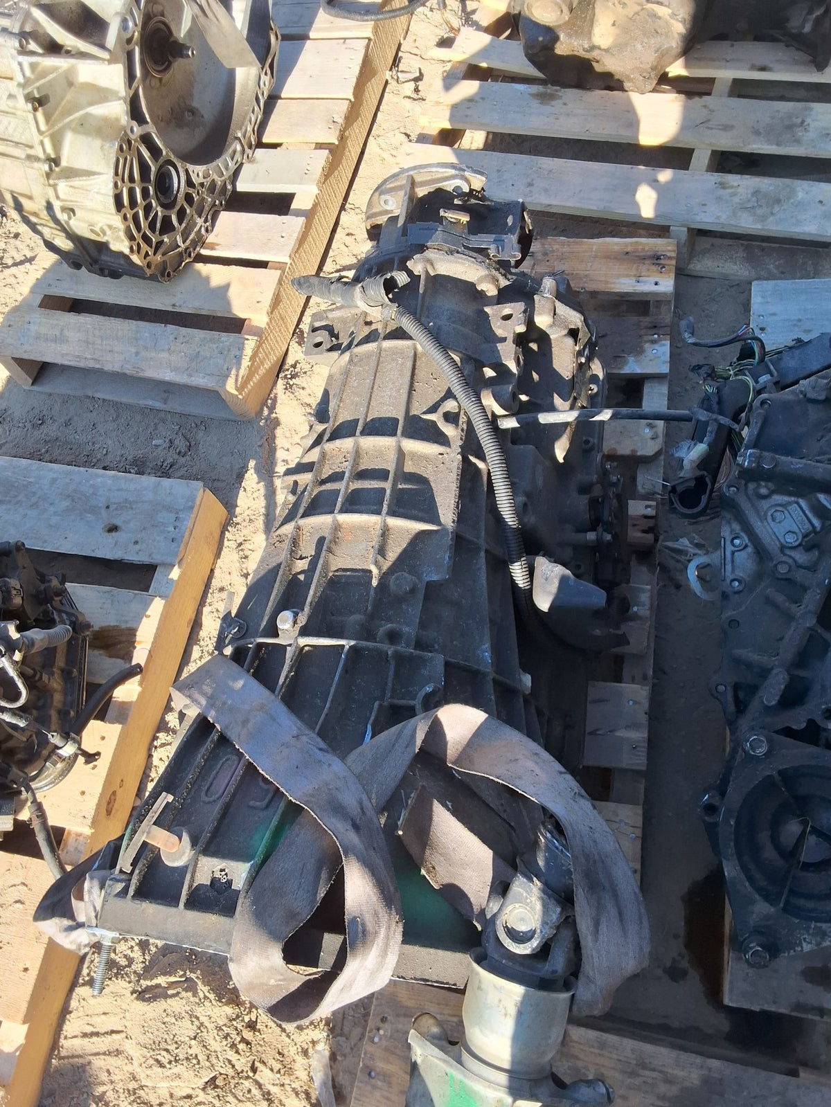 1997-1998 Ford F150 5-speed Automatic 4X4 Transmission main image