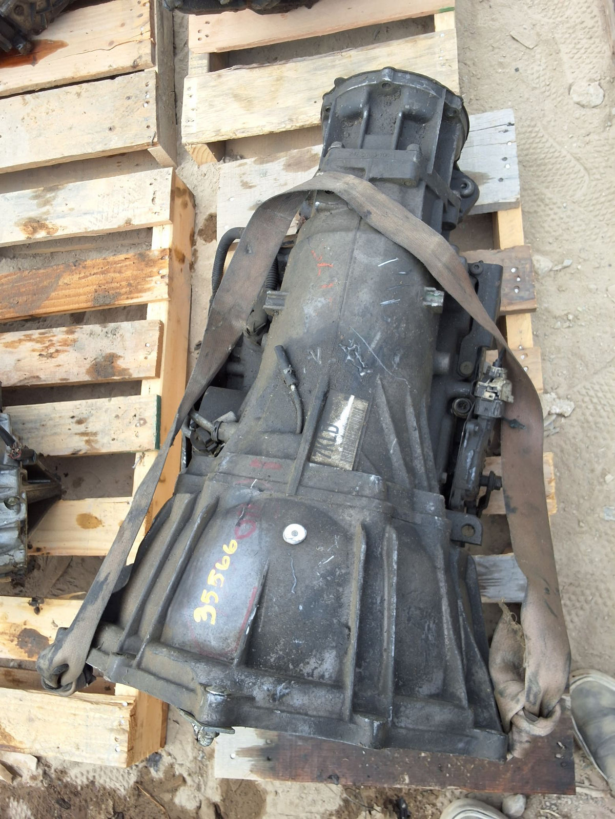 2006-2007 GMC Yukon AT, 5.3L, 4x4 opt LC9) Transmission main image