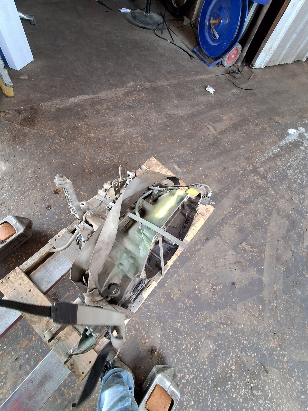 2003-2004 Honda Element 5-speed Manual FWD Transmission main image
