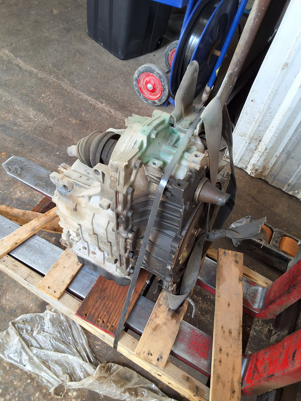 2002-2005 Hyundai Sonata 4-speed Automatic FWD Transmission main image