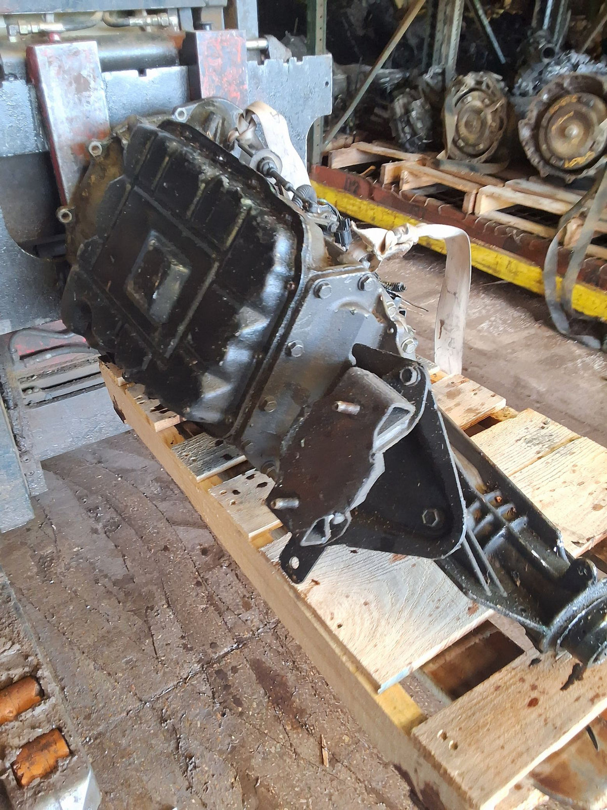 2004-2005 Dodge RAM 1500 AT, 4x2, 4.7L VIN N (8th digit) Transmission main image