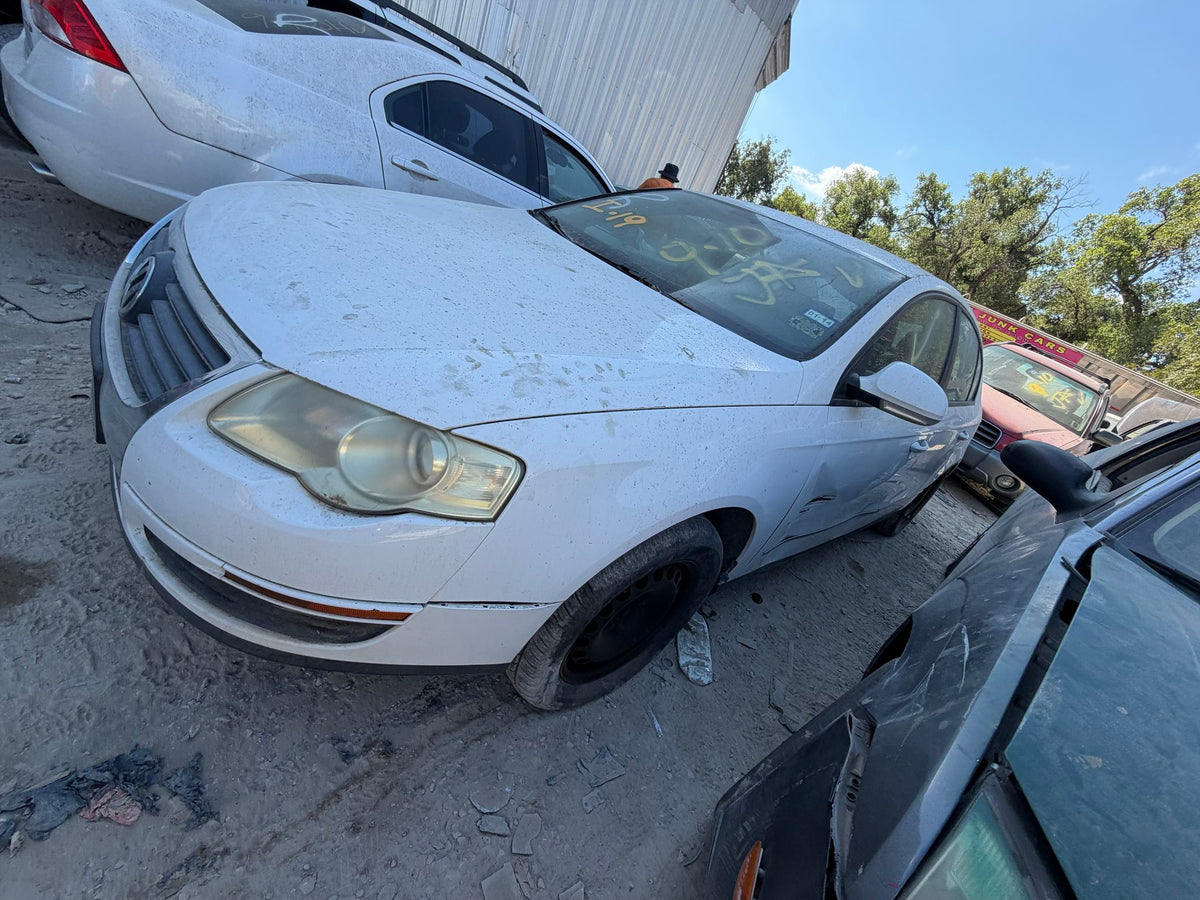 Tail Light Outer Passenger Side 2006 - 2010 Volkswagen Passat main image
