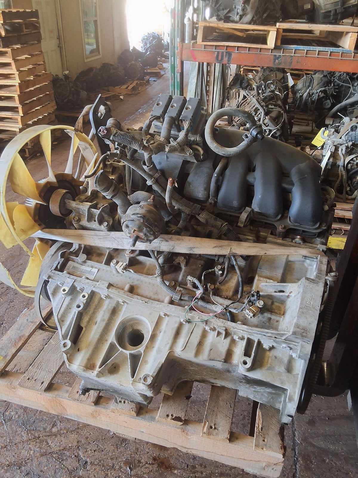 2003-2004 GMC Envoy XL 4.2L Engine main image