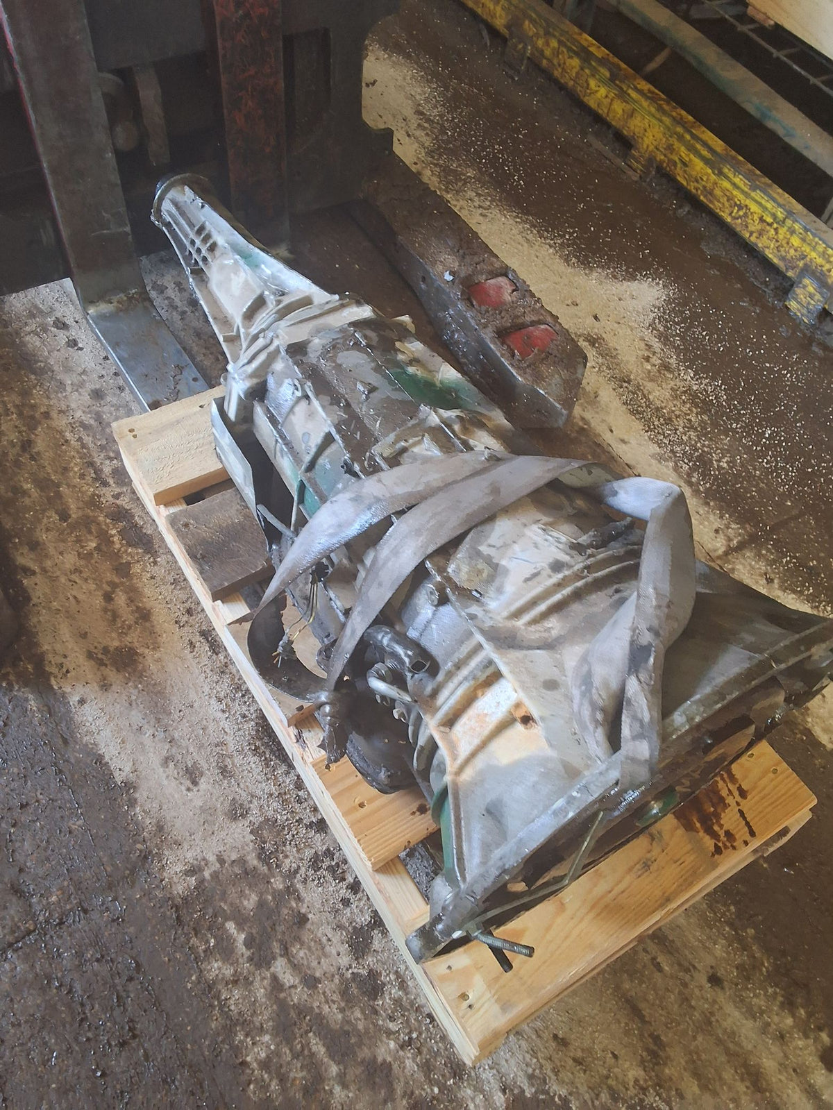 2004-2005 Dodge Durango Automatic - C - RWD AT 4x2 Transmission main image