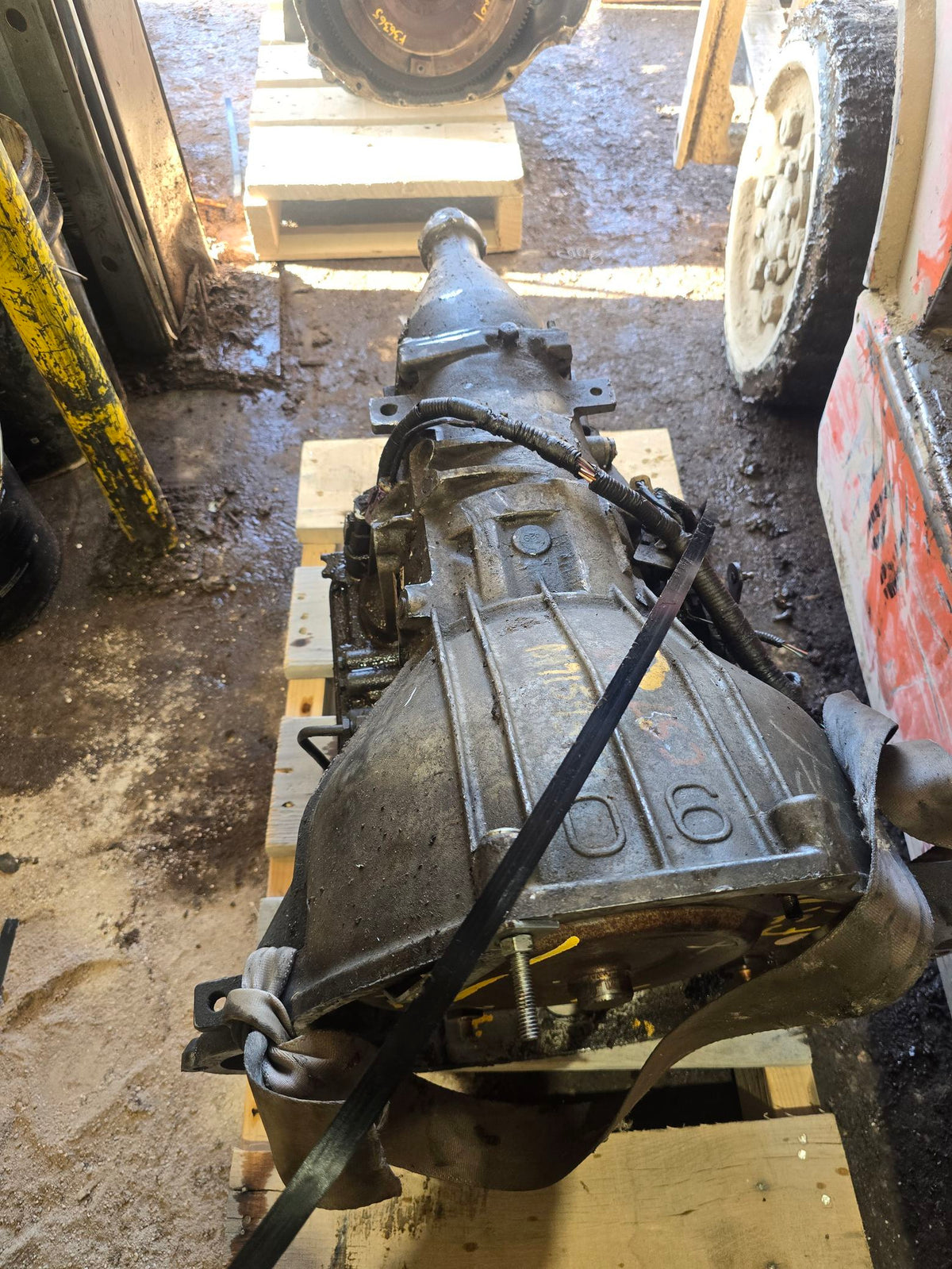 2005 Ford F-150 4-speed Automatic RWD Transmission main image