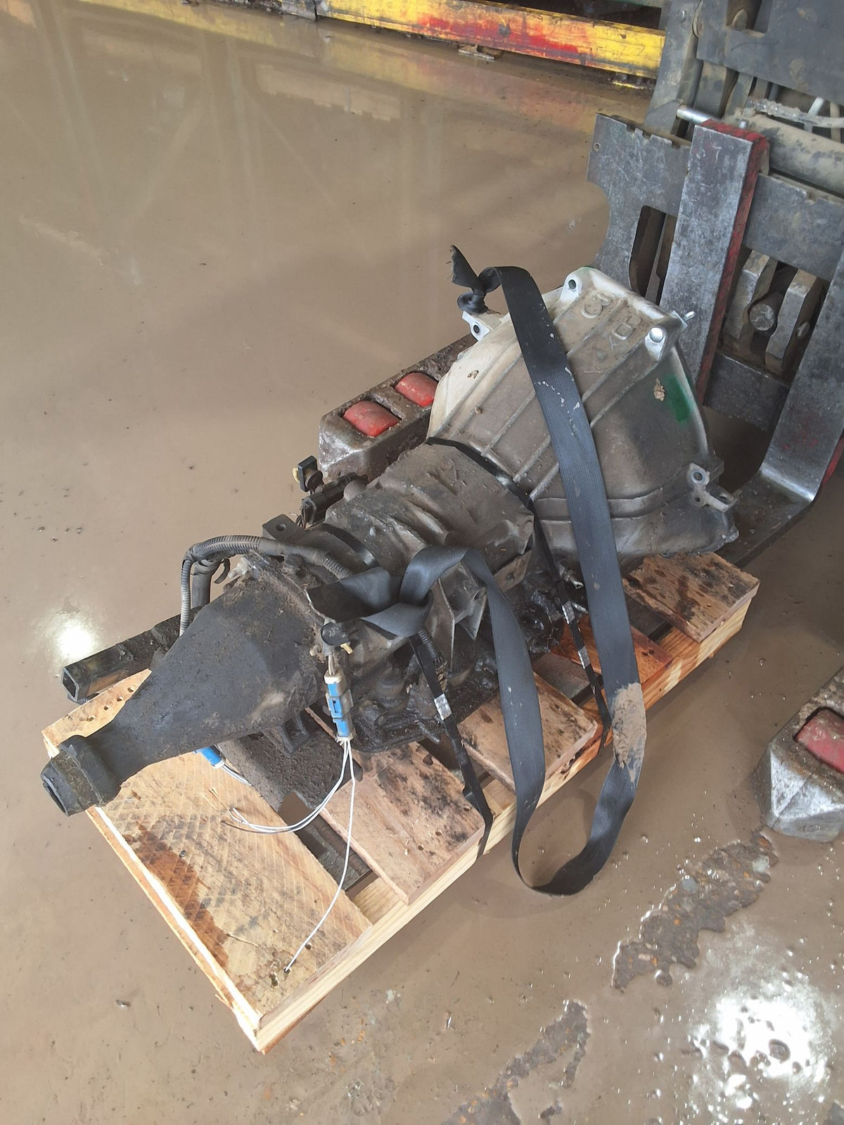 2001-2004 Ford F150 4-Speed Automatic RWD Transmission main image