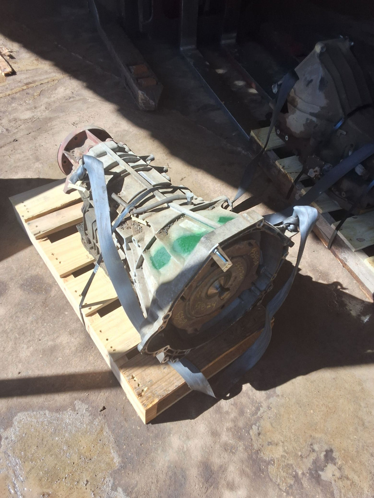 2005-2006 Lincoln Navigator Automatic 5.4L Automatic 4WD Transmission main image