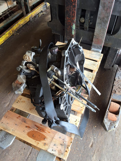 2004 Saturn Vue Manual FWD Transmission main image