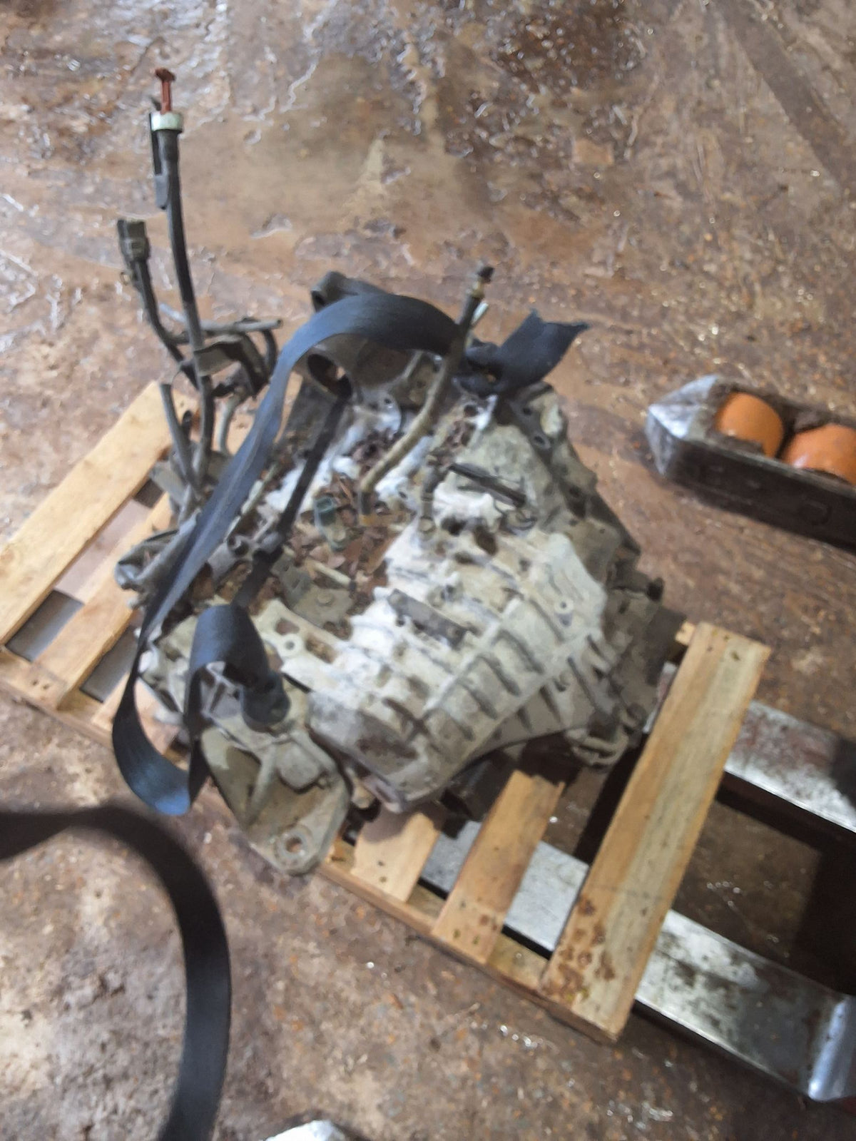 2004-2006 Toyota Sienna automatic FWD Transmission main image