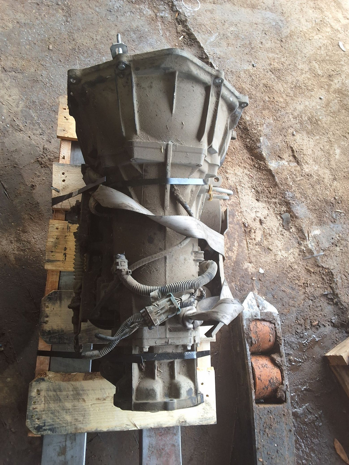 1999-2000 Chevrolet Suburban Automatic 4WD Transmission main image