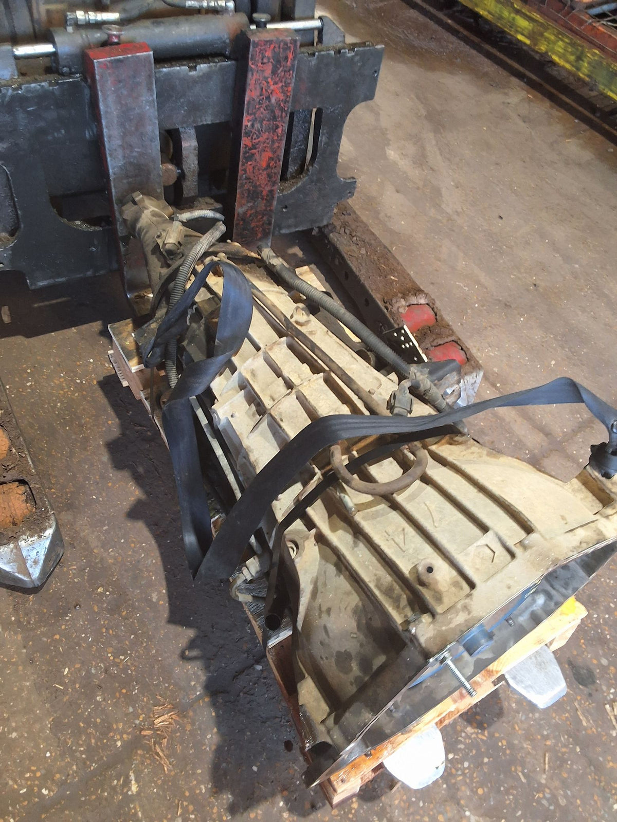 1999-2001 Ford Super Duty F-250 Manual RWD Transmission main image