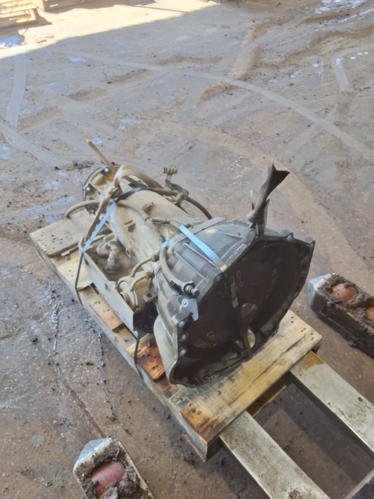 1998-2000 Chevrolet Tahoe Automatic 5.3L 4-Speed Automatic Transmission main image