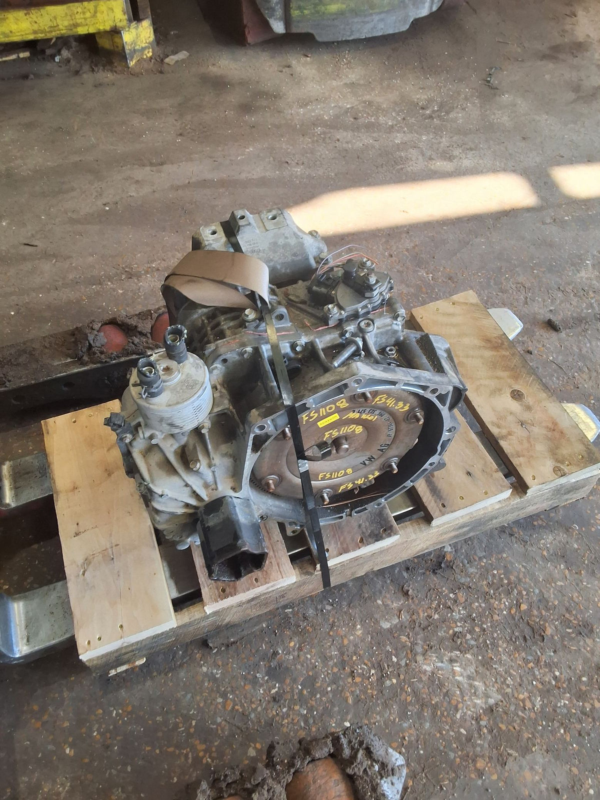 2003-2005 Volkswagen New Beetle 5-speed Automatic FWD Transmission main image