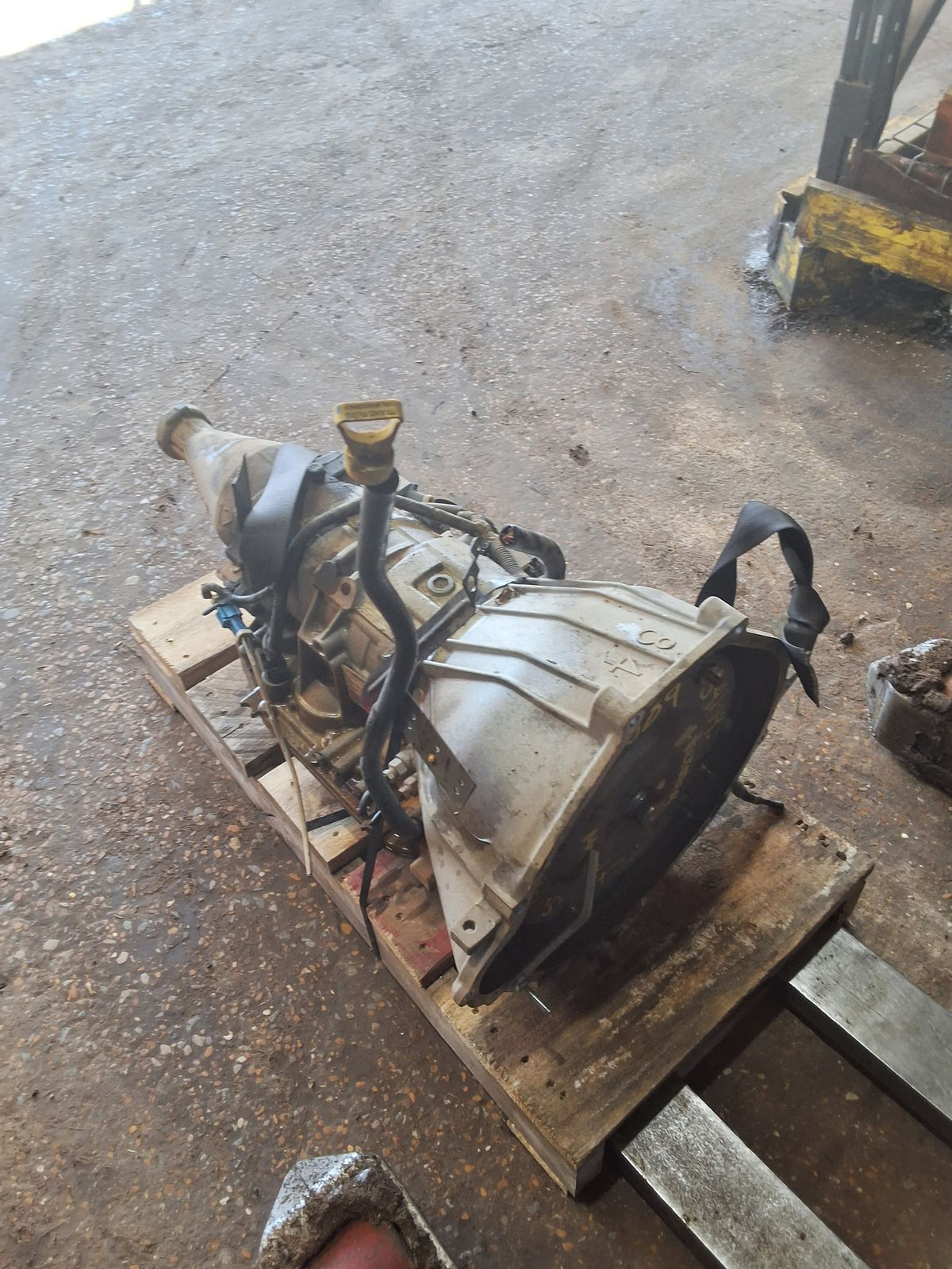 2010-2011 Ford Crown Victoria 4-Speed Automatic-RWD 4.6L Automatic RWD Transmission main image