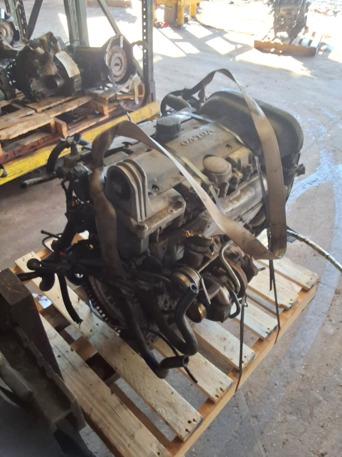 2003-2007 Volvo XC90 2.5L Engine main image