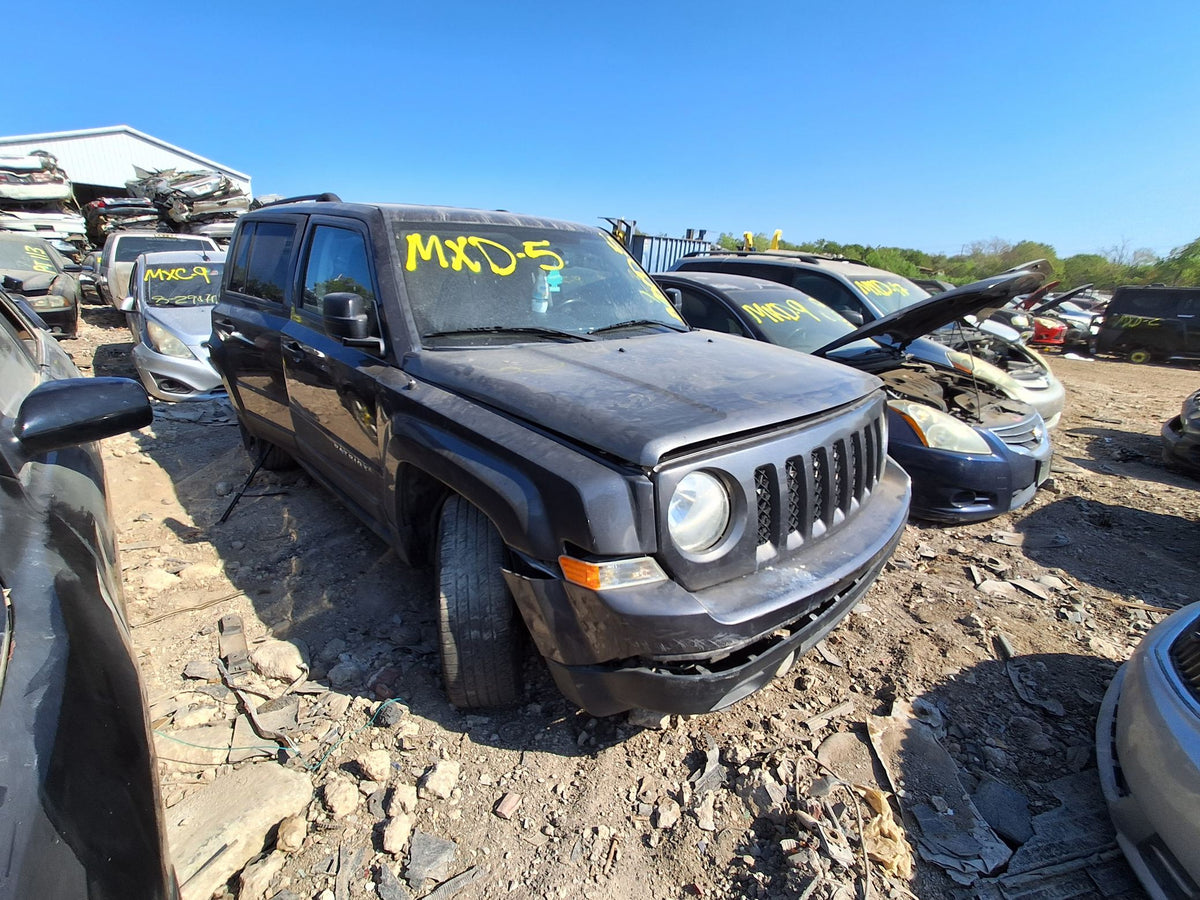 Headlight Passenger Side 2007 - 2017 Jeep Patriot