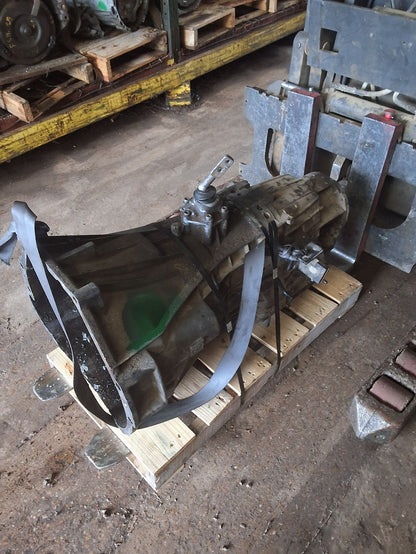 1999-2000 Ford Super Duty F-350 DRW 6 - Speed - Manual 4WD Transmission