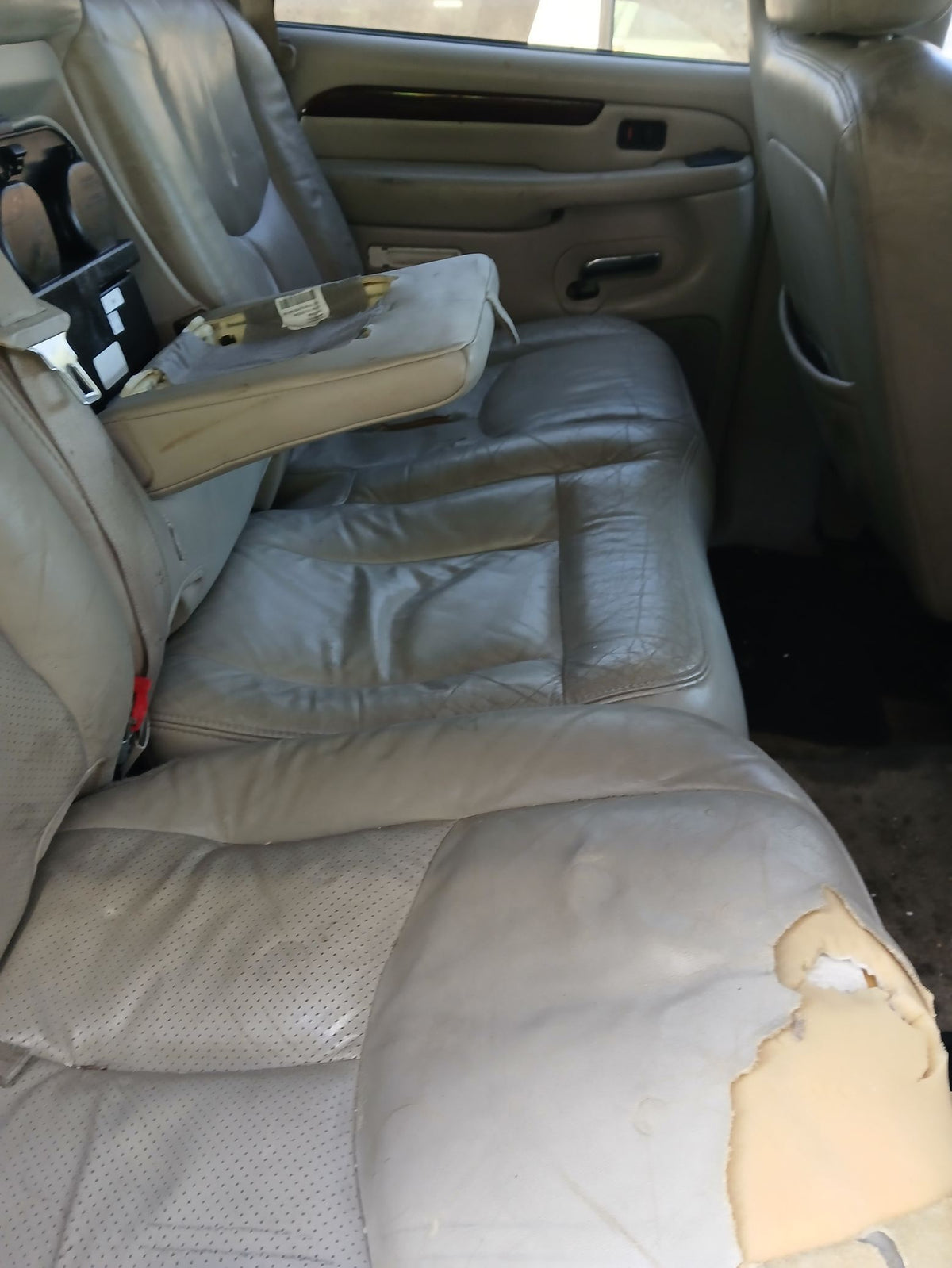 Door Trim Panel Front Driver Side 2002 - 2006 Cadillac Escalade