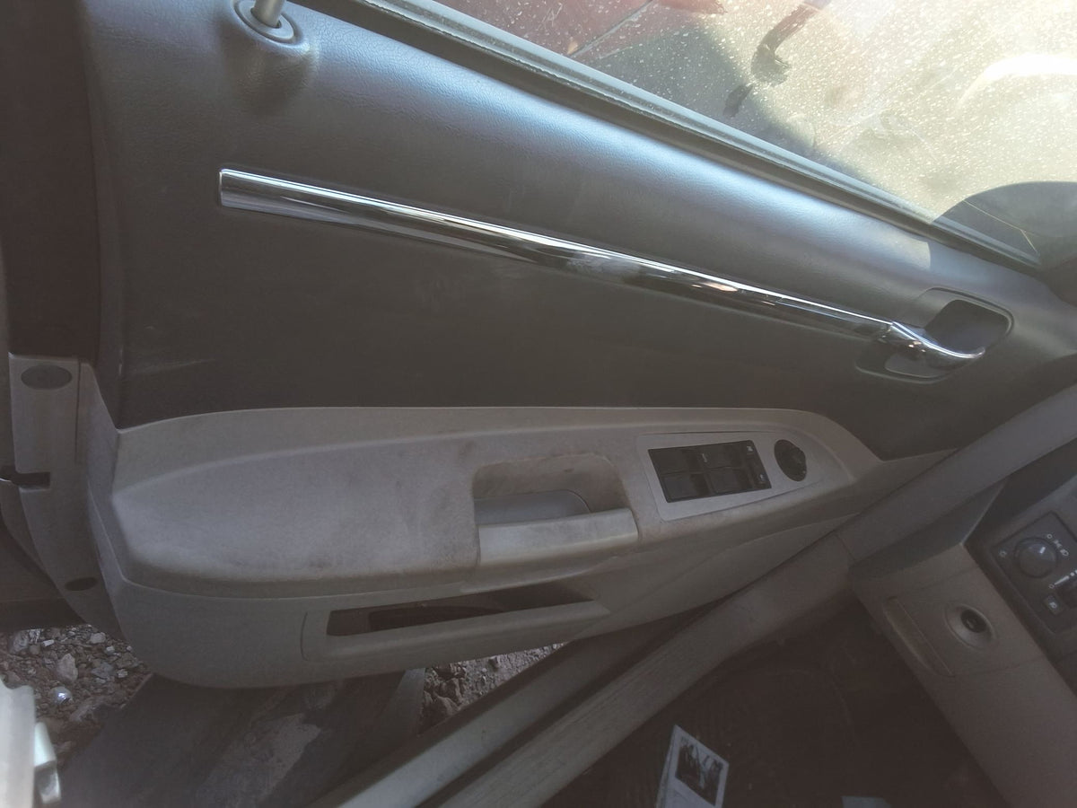 Fog Light Driver Side 2005 - 2010 Chrysler 300