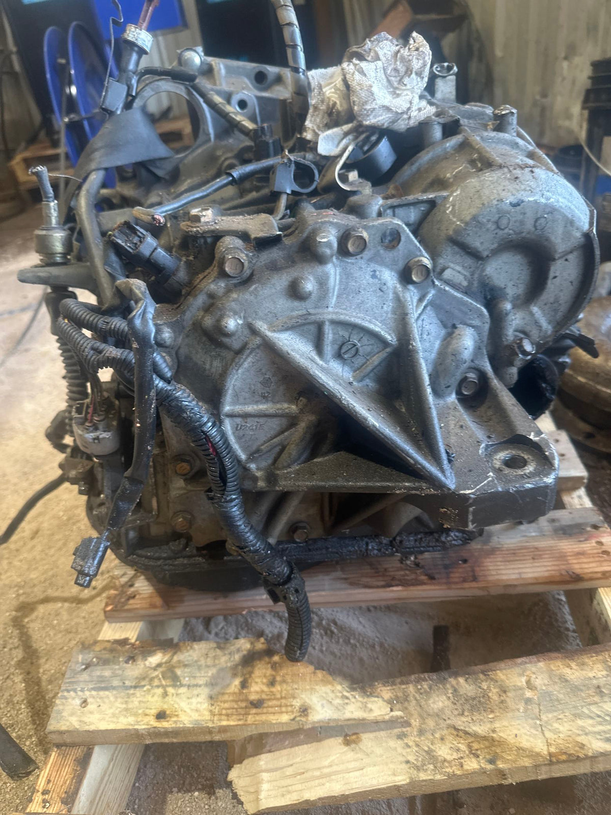 2002-2005 Toyota Camry AT, 4 cylinder (2AZFE engine), North America built, U241 stamped on transmission 4 cylinder) Transmission