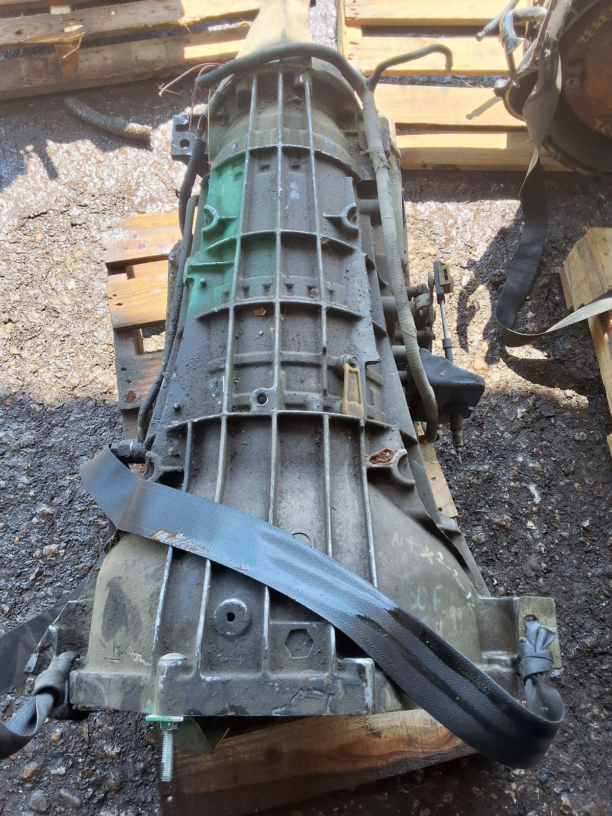 1999 Ford F250 AT, (4R100), 8-330 (5.4L), 4x2 SOHC) Transmission