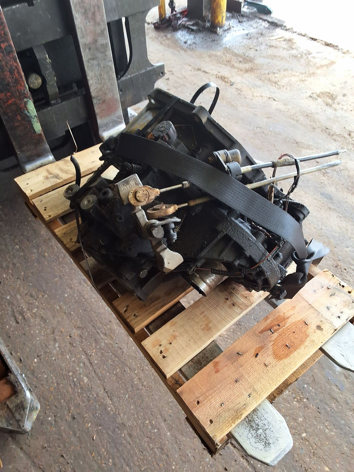 2004 Saturn Vue Manual FWD Transmission