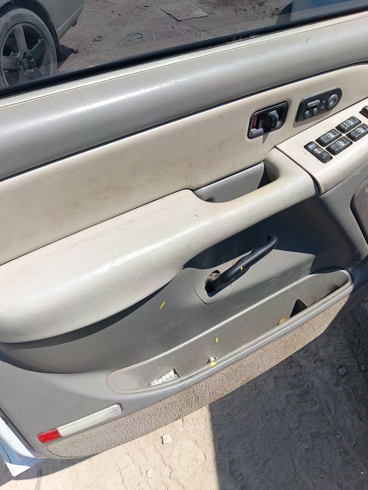 Brake Caliper Front Passenger Side 2000 - 2006 Chevrolet Suburban