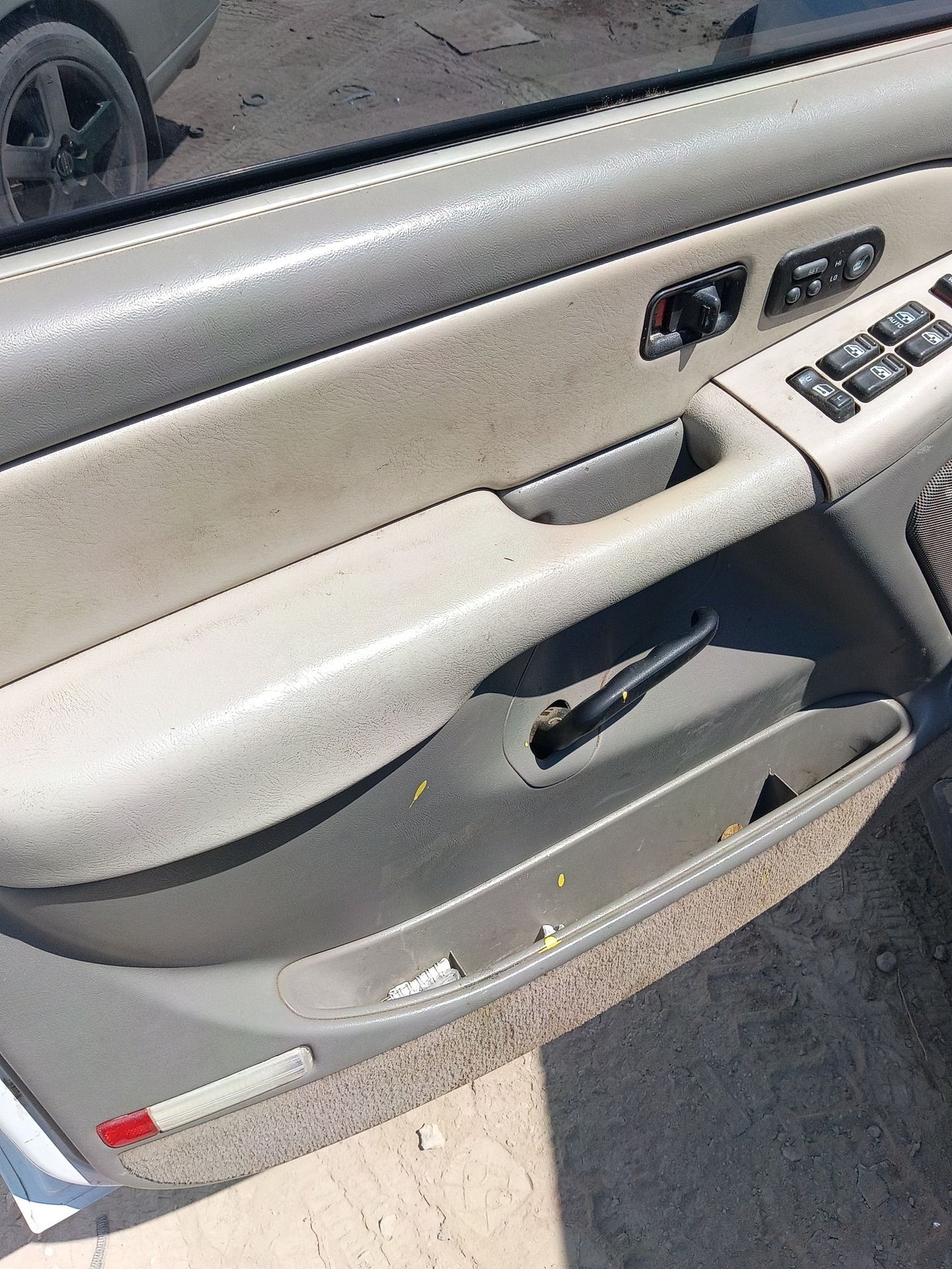 Body Side Molding Front Passenger Side 2000 - 2006 Chevrolet Suburban