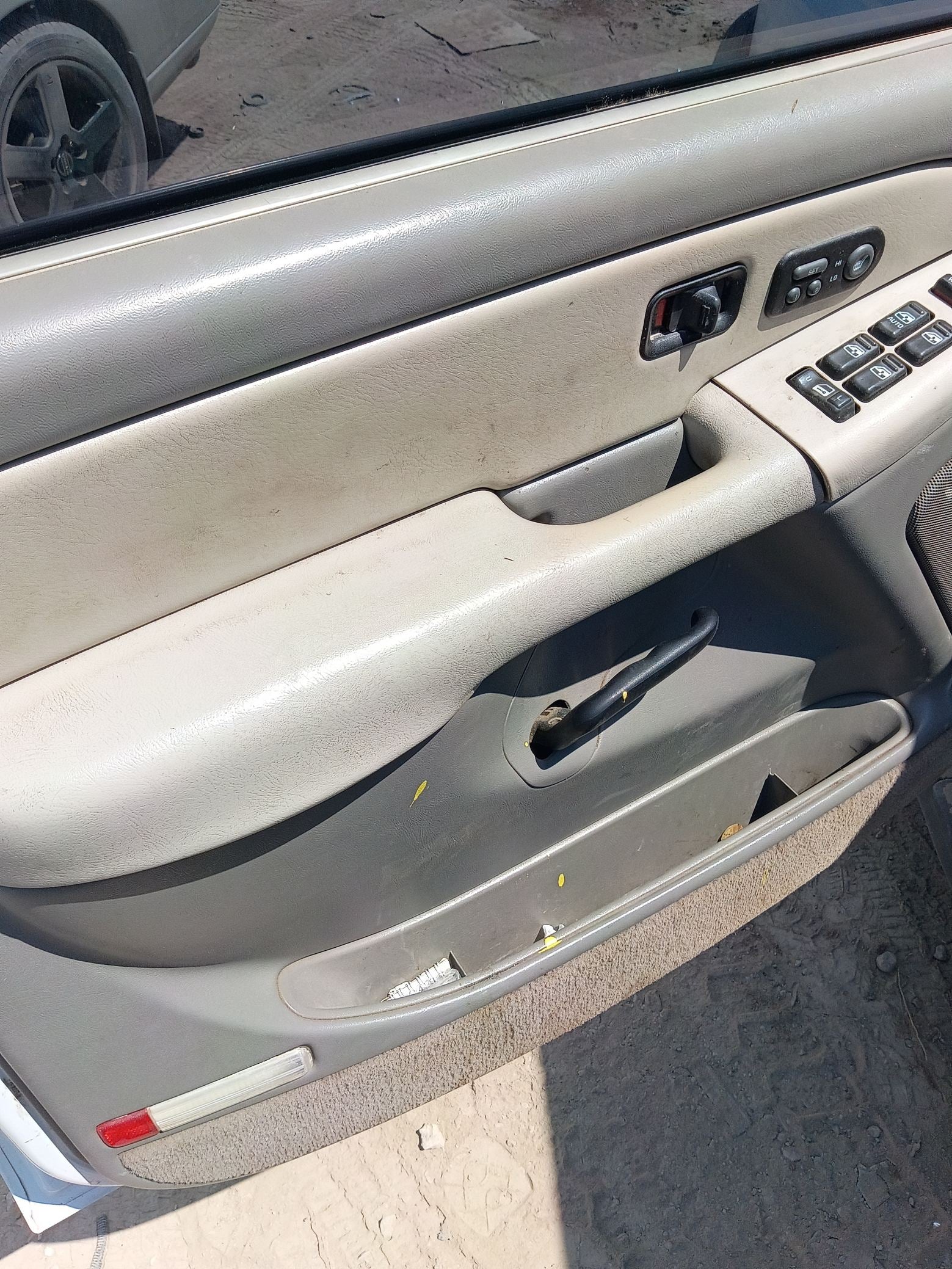 Door Trim Panel Front Passenger Side 2000 - 2006 Chevrolet Suburban