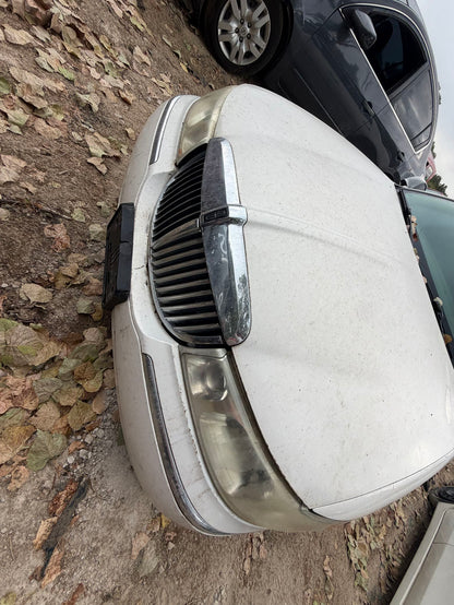 Fender Front Passenger Side 1998 - 2011 Lincoln Town Car