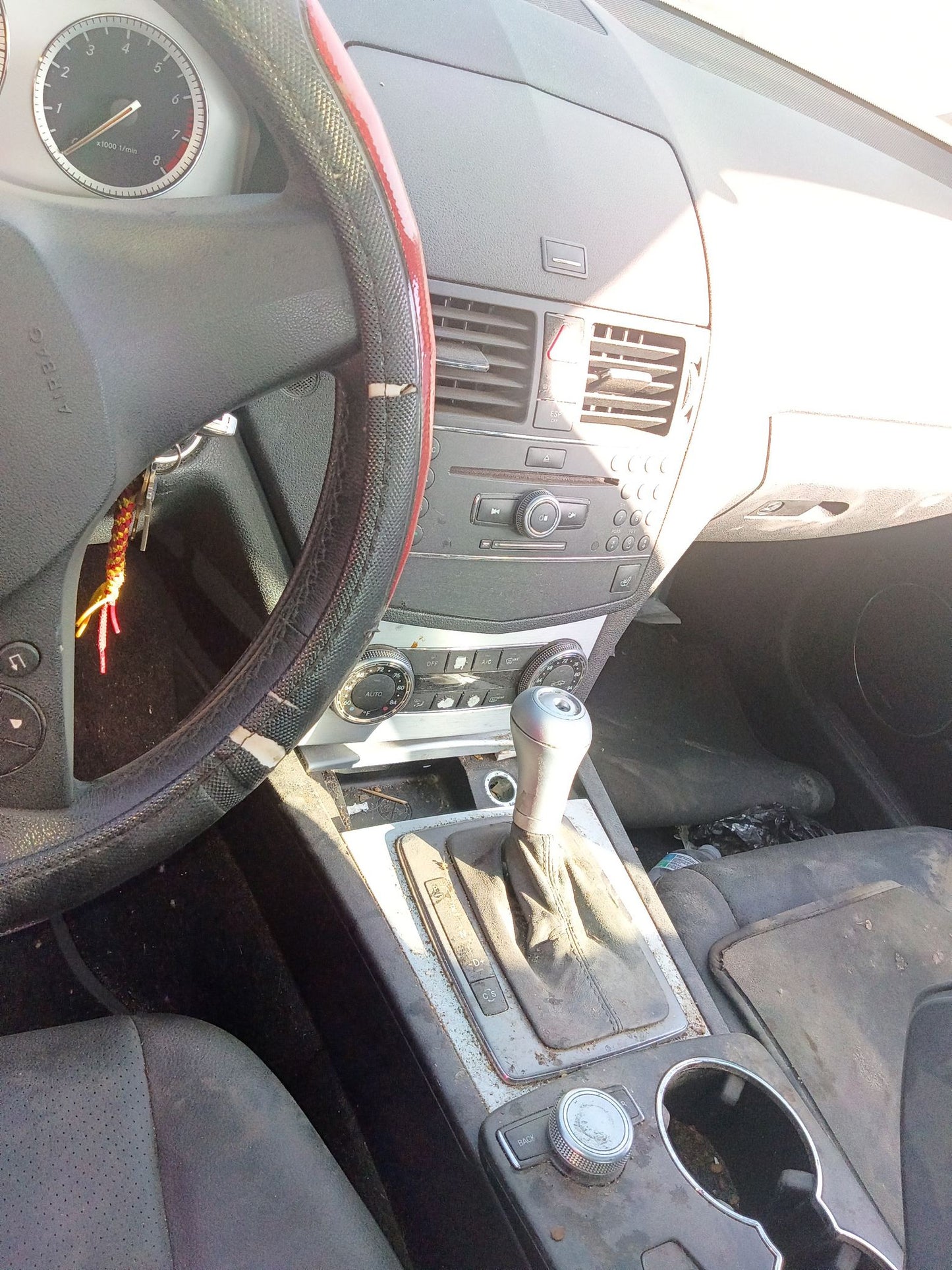Door Window Glass Front Driver Side 2008 - 2014 Mercedes-Benz C-Class