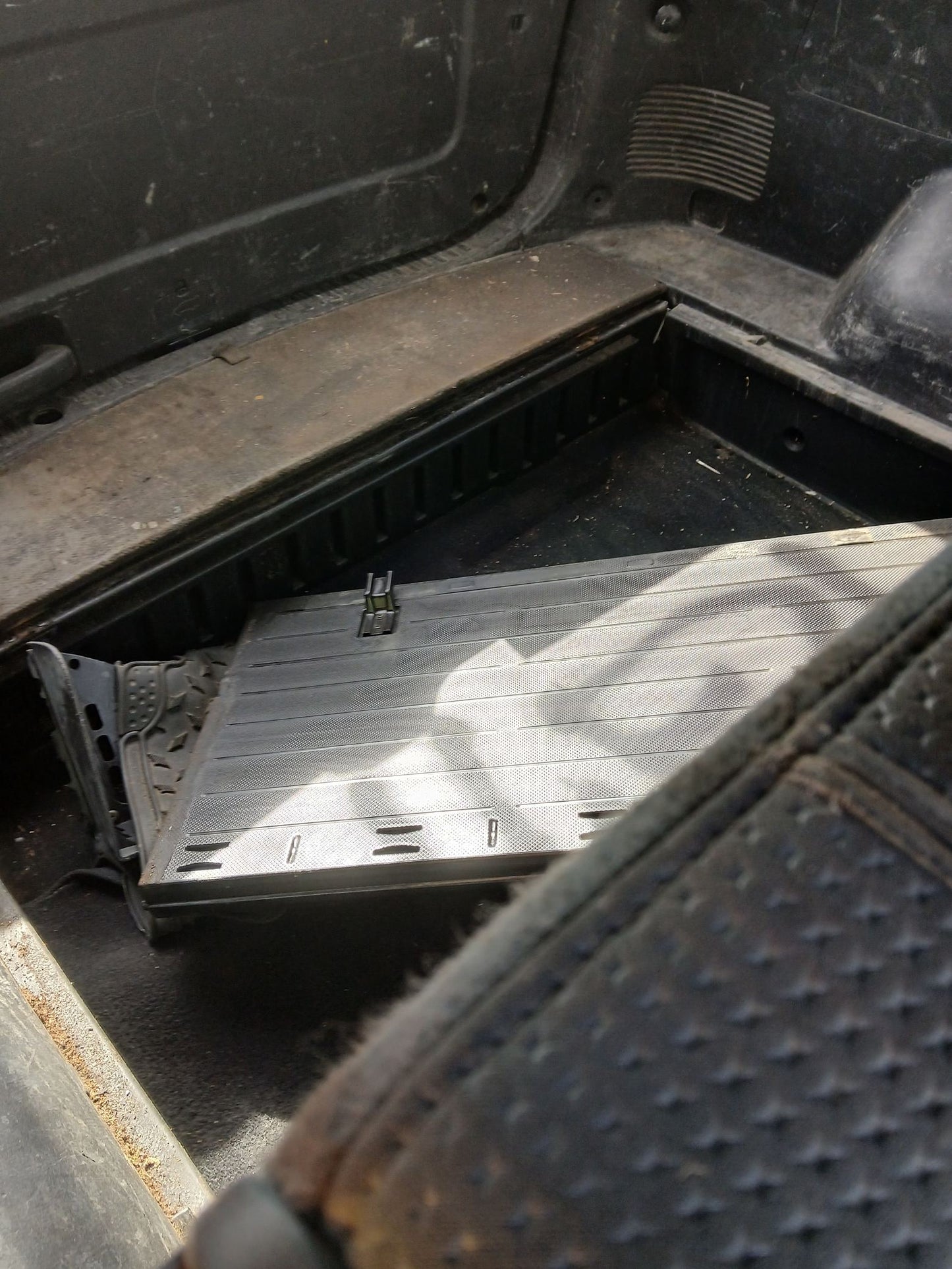 B-Pillar Trim Panel Driver Side 2011 - 2015 Kia Sorento