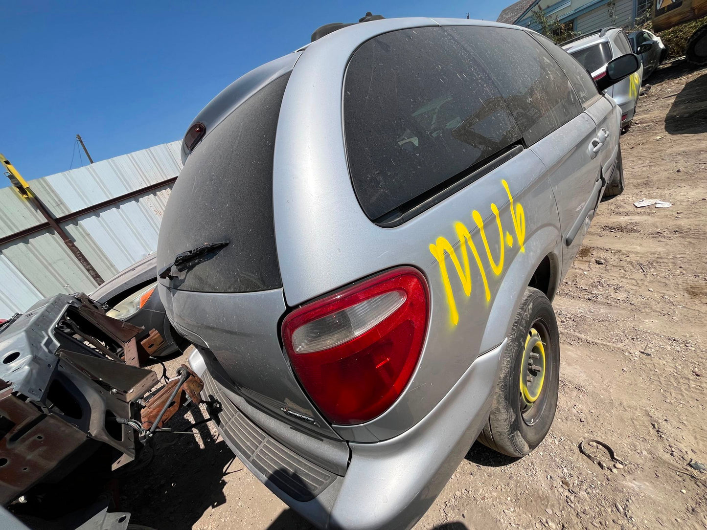Seat Assembly Second Row Passenger Side 2001 - 2007 Chrysler Town and Country