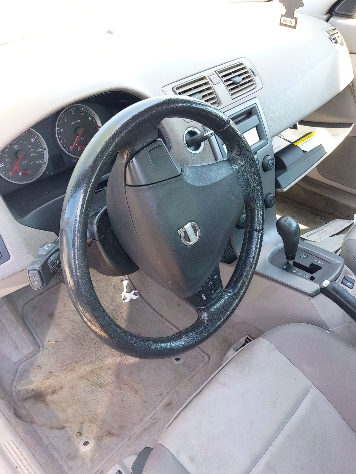 Wheel Hub Rear Passenger Side 2000 - 2004 Volvo S40