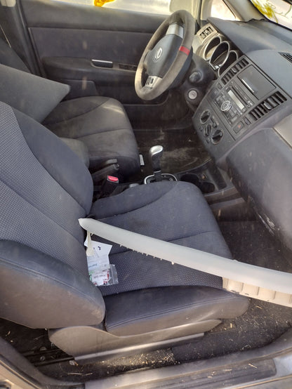 Door Interior Handle Front Passenger Side 2007 - 2011 Nissan Versa