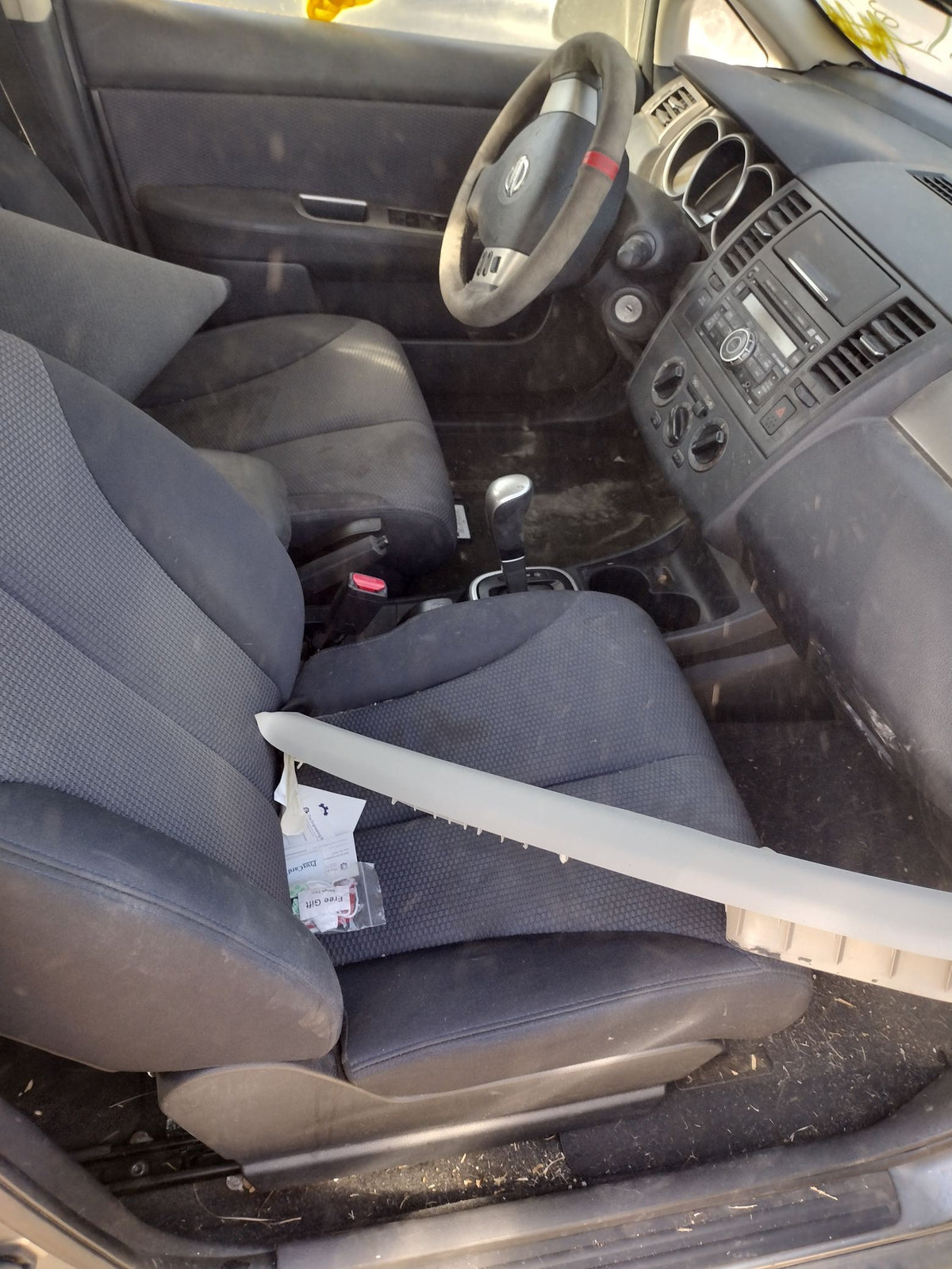 Door Window Glass Front Passenger Side 2007 - 2011 Nissan Versa