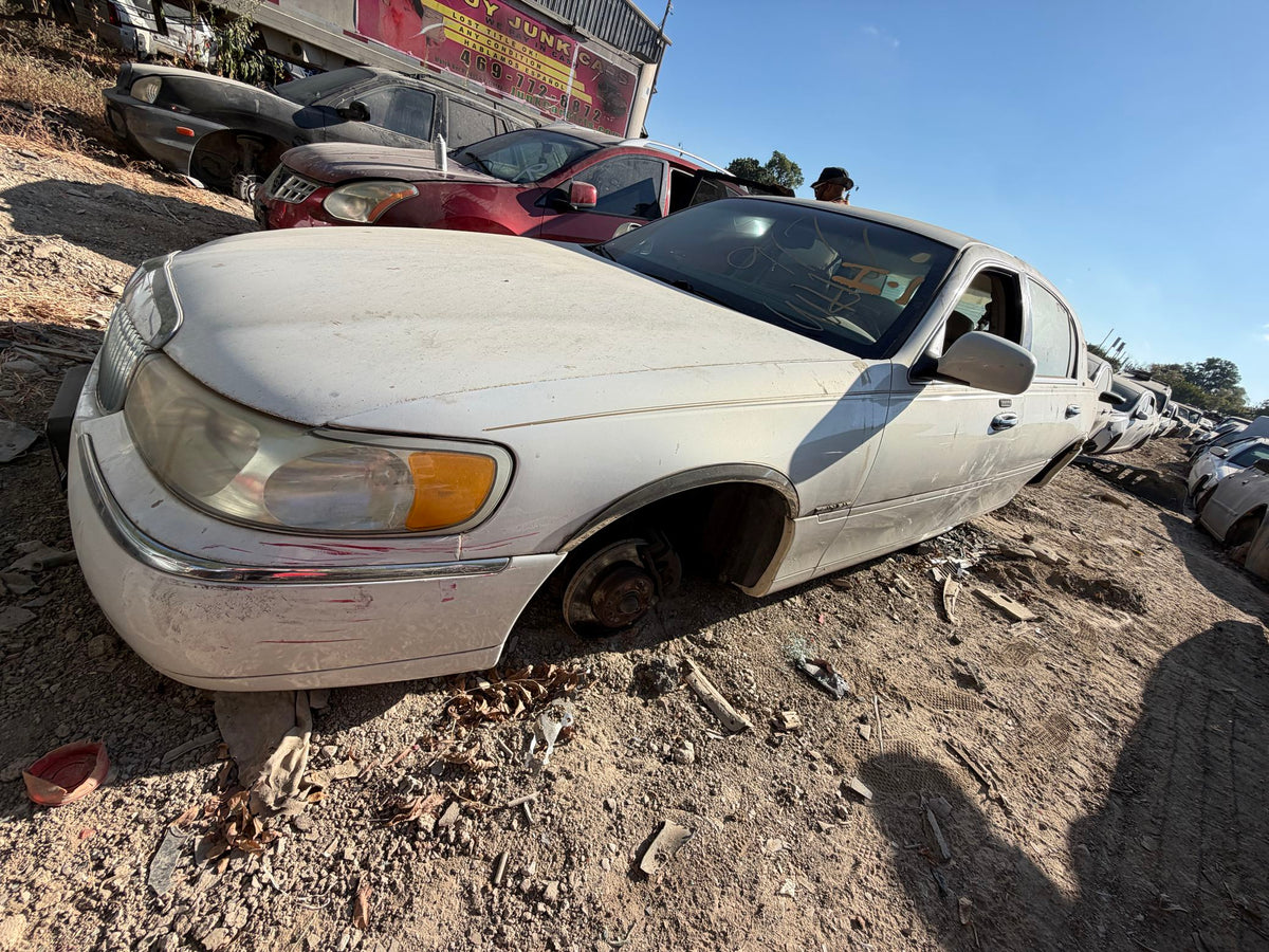 Seat Belt Retractor Front Passenger Side 1998 - 2011 Lincoln Town Car